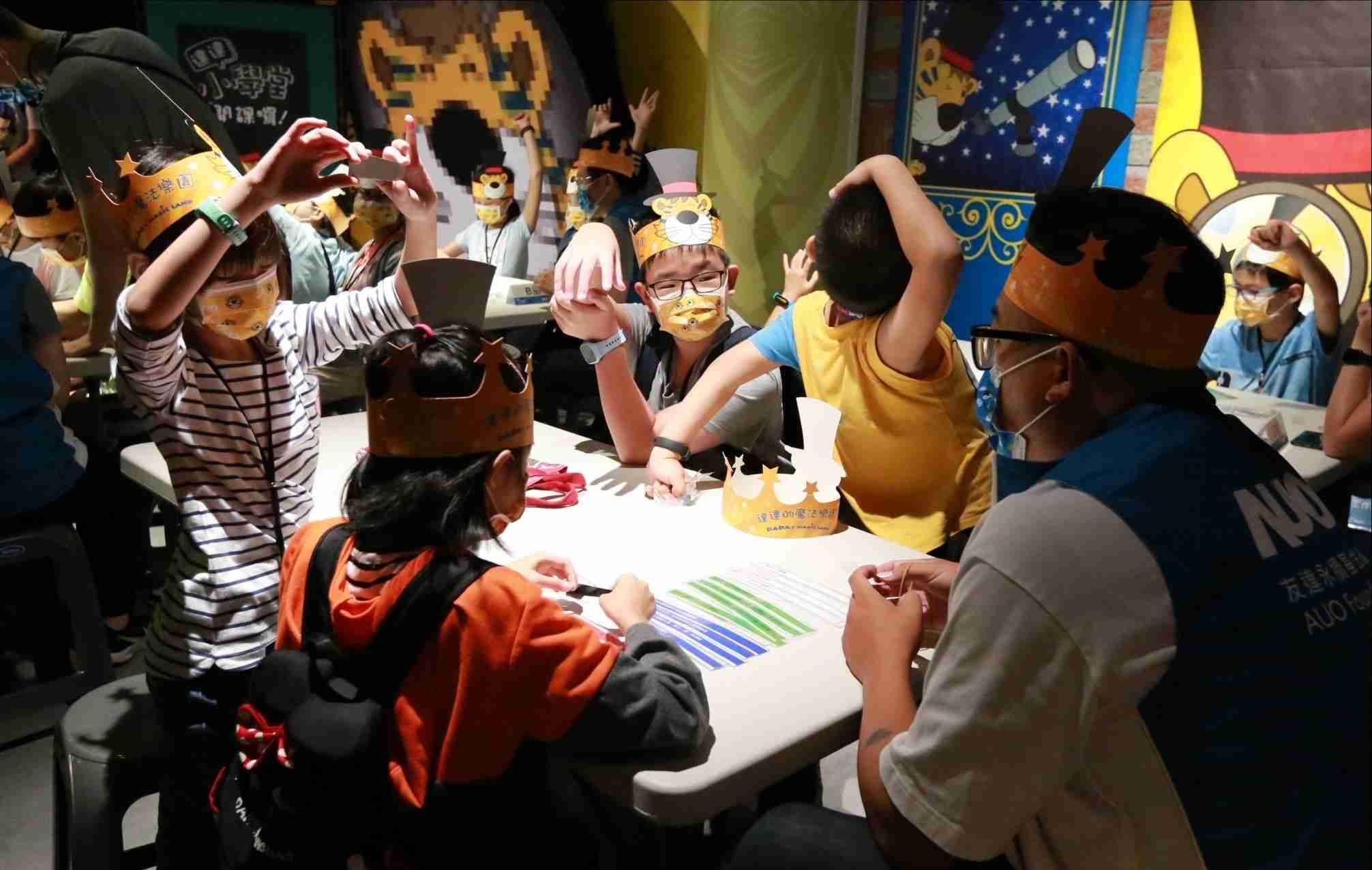 云顶国际8588yd以永续理念推动全人教育计划，，内外结盟储备科普教育人才，，，，荣获亚太永续行动奖社会共融面的金奖肯定