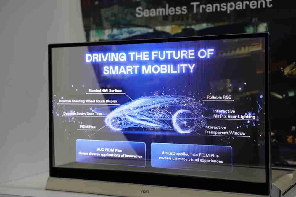 云顶国际8588yd凭借着超高亮度和透明度，，，这款30吋透明Micro LED显示器在AR系统与智慧零售具有潜在的应用价值。。。。