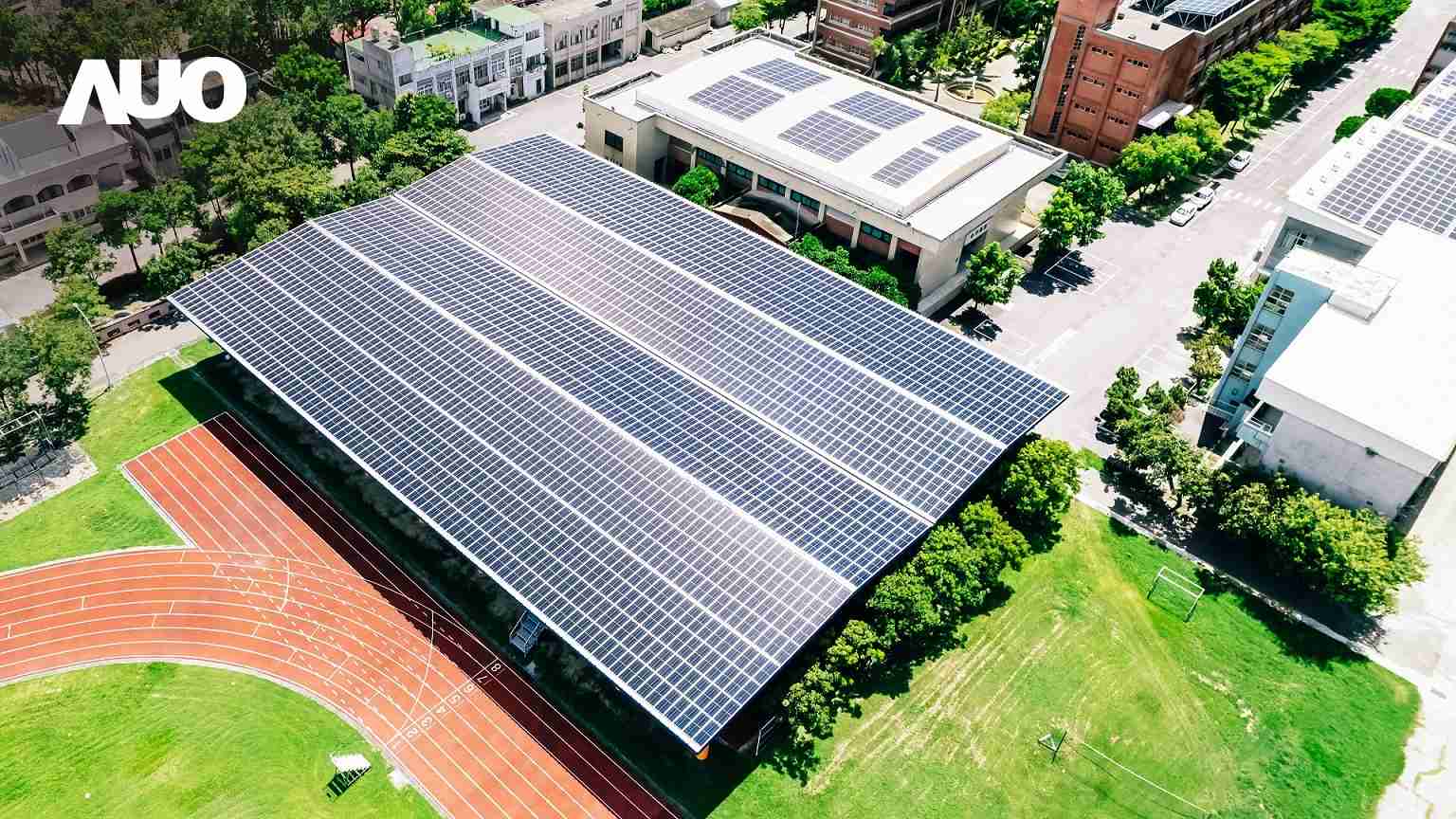 云顶国际8588ydSunSteel光电整合型浪板具备快速安装、、轻量化优势，，，可提升15%发电效能，，，，通过国际IEC与台湾VPC认证安全、、、、防漏、、、耐候标准